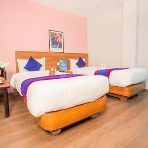 2* Hotel Oyo 136 Om Plaza